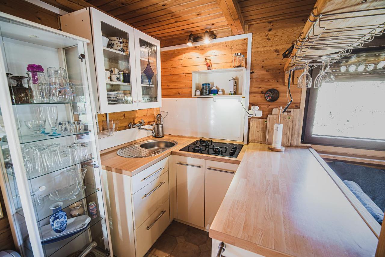 Wooden Cabin Zurej With Hot Tub Bukovje v Babni Gori エクステリア 写真