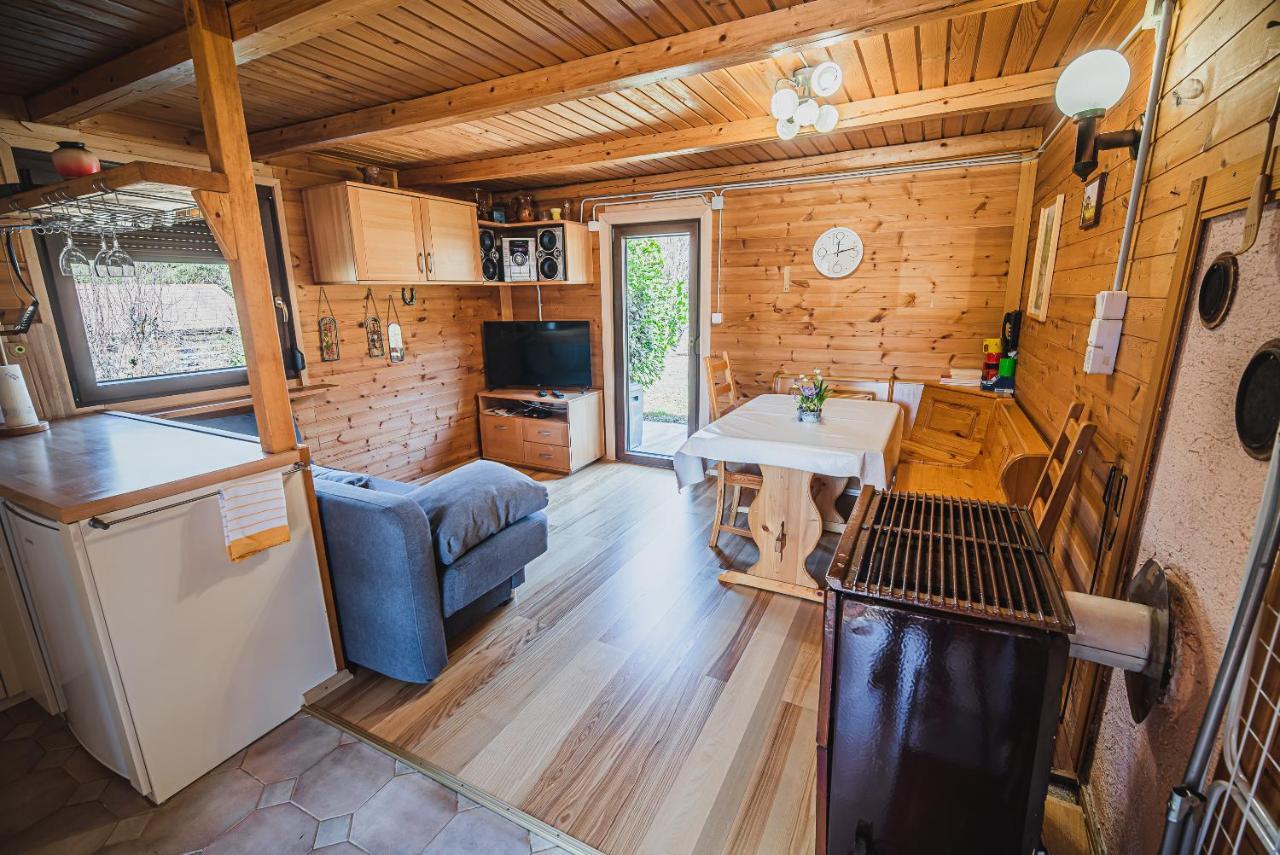 Wooden Cabin Zurej With Hot Tub Bukovje v Babni Gori エクステリア 写真