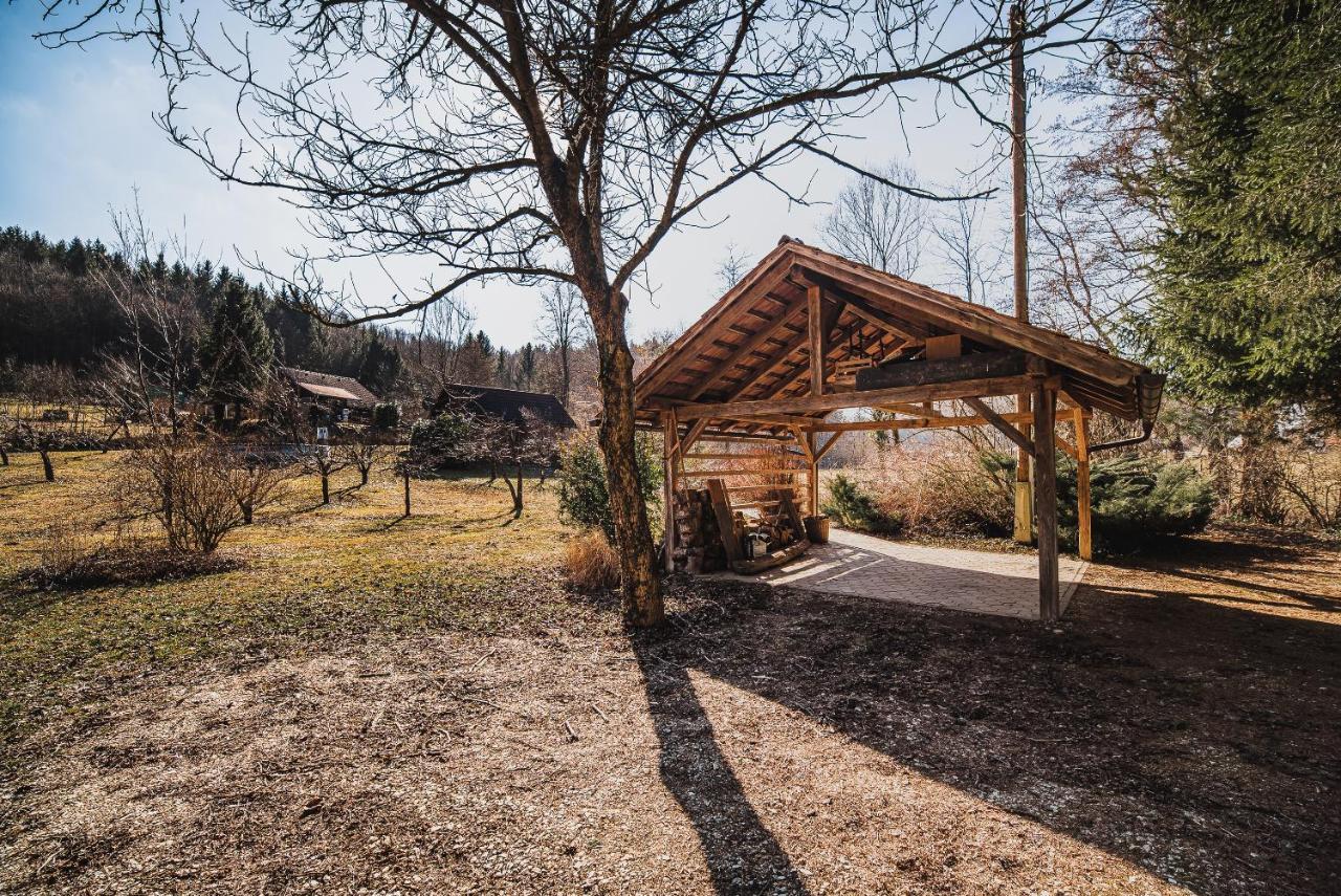 Wooden Cabin Zurej With Hot Tub Bukovje v Babni Gori エクステリア 写真