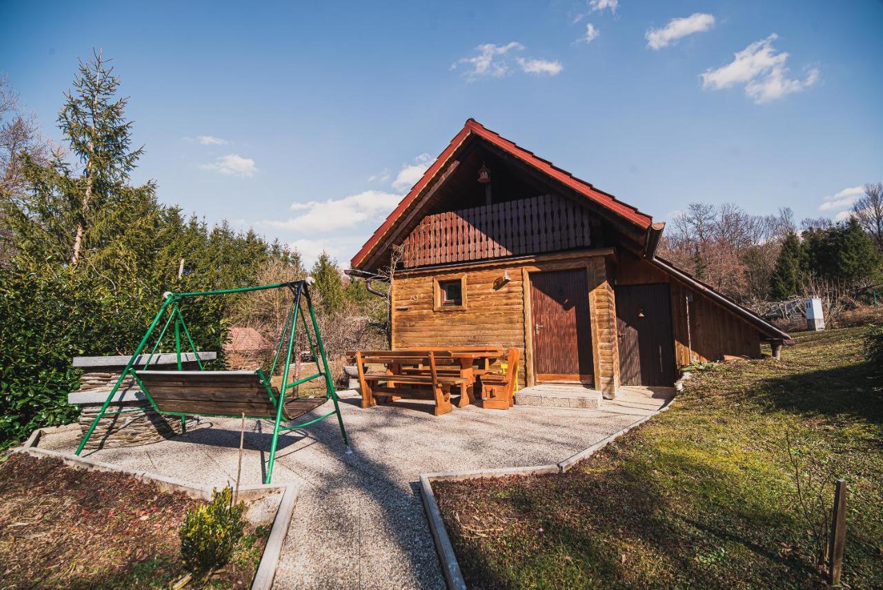 Wooden Cabin Zurej With Hot Tub Bukovje v Babni Gori エクステリア 写真