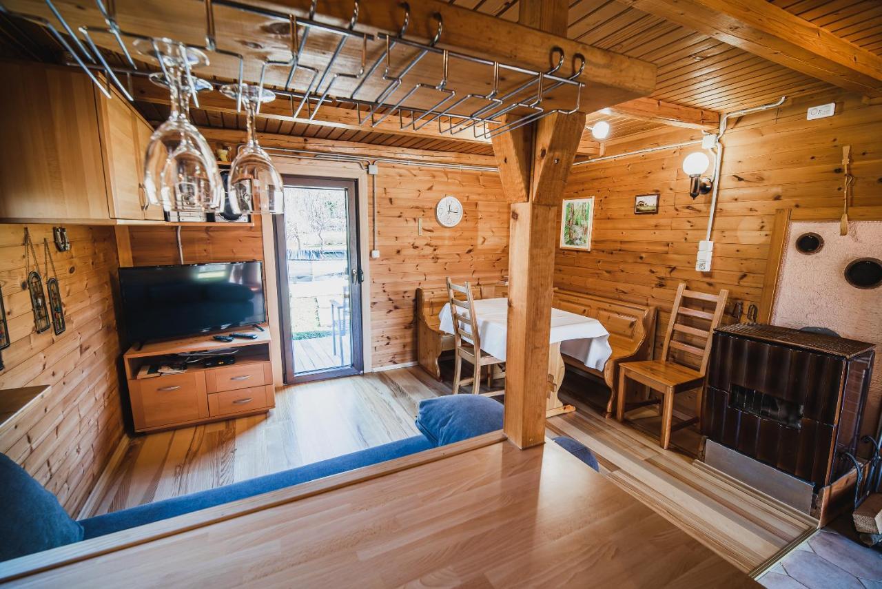 Wooden Cabin Zurej With Hot Tub Bukovje v Babni Gori エクステリア 写真