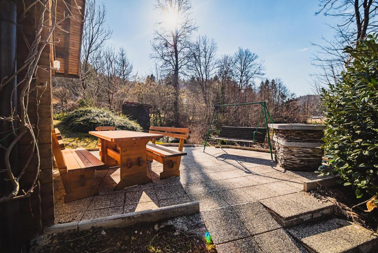 Wooden Cabin Zurej With Hot Tub Bukovje v Babni Gori エクステリア 写真