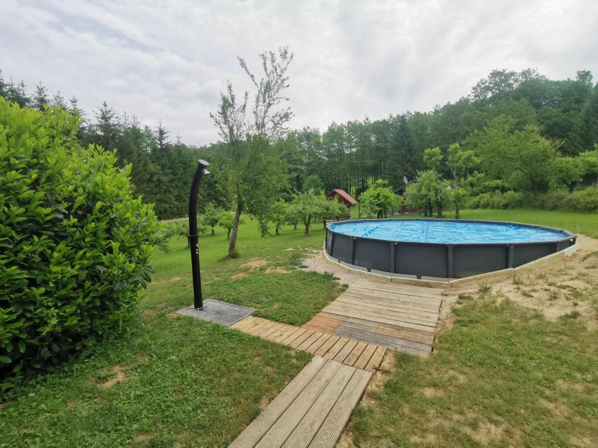 Wooden Cabin Zurej With Hot Tub Bukovje v Babni Gori エクステリア 写真